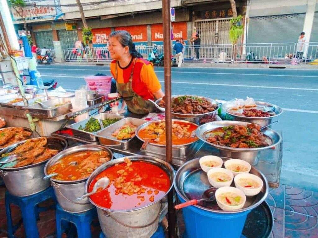Try delicious Chinese food at Chinatown in Bangkok