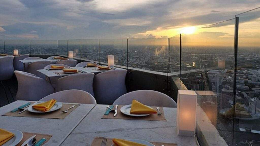 Enjoy Dine at the Baiyoke Sky Hotel