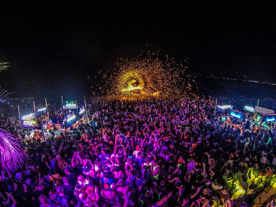 2016-new-year-countdown-party-at-arkbar-chaweng-beach-koh-samui-24-6.jpg?profile=RESIZE_1200x